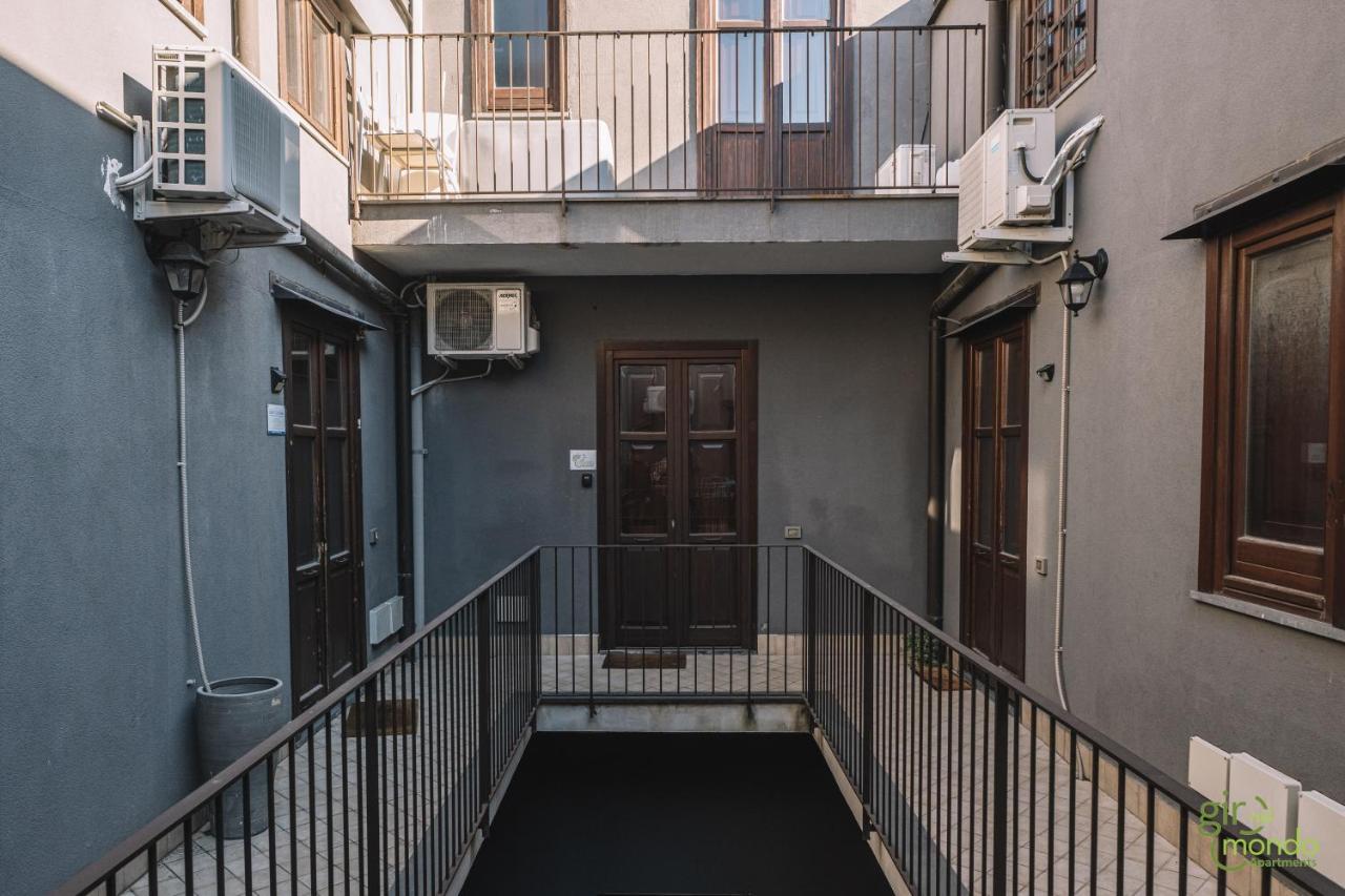 Giro nel mondo Apartments Catania Esterno foto