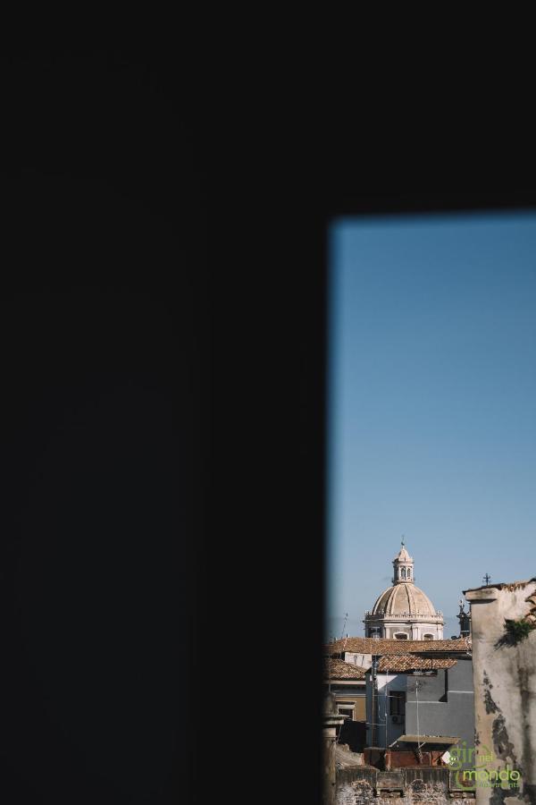 Giro nel mondo Apartments Catania Esterno foto
