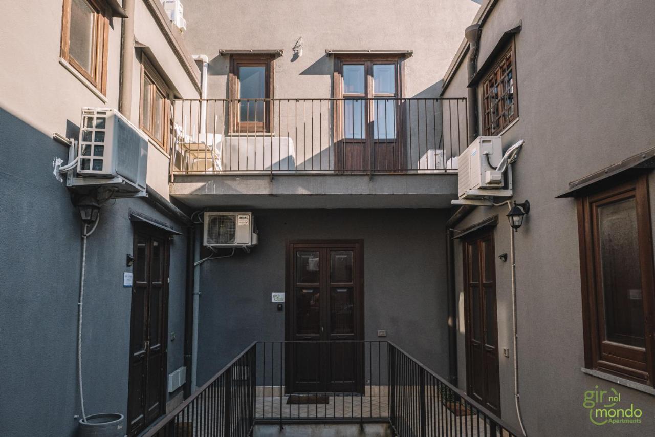 Giro nel mondo Apartments Catania Esterno foto